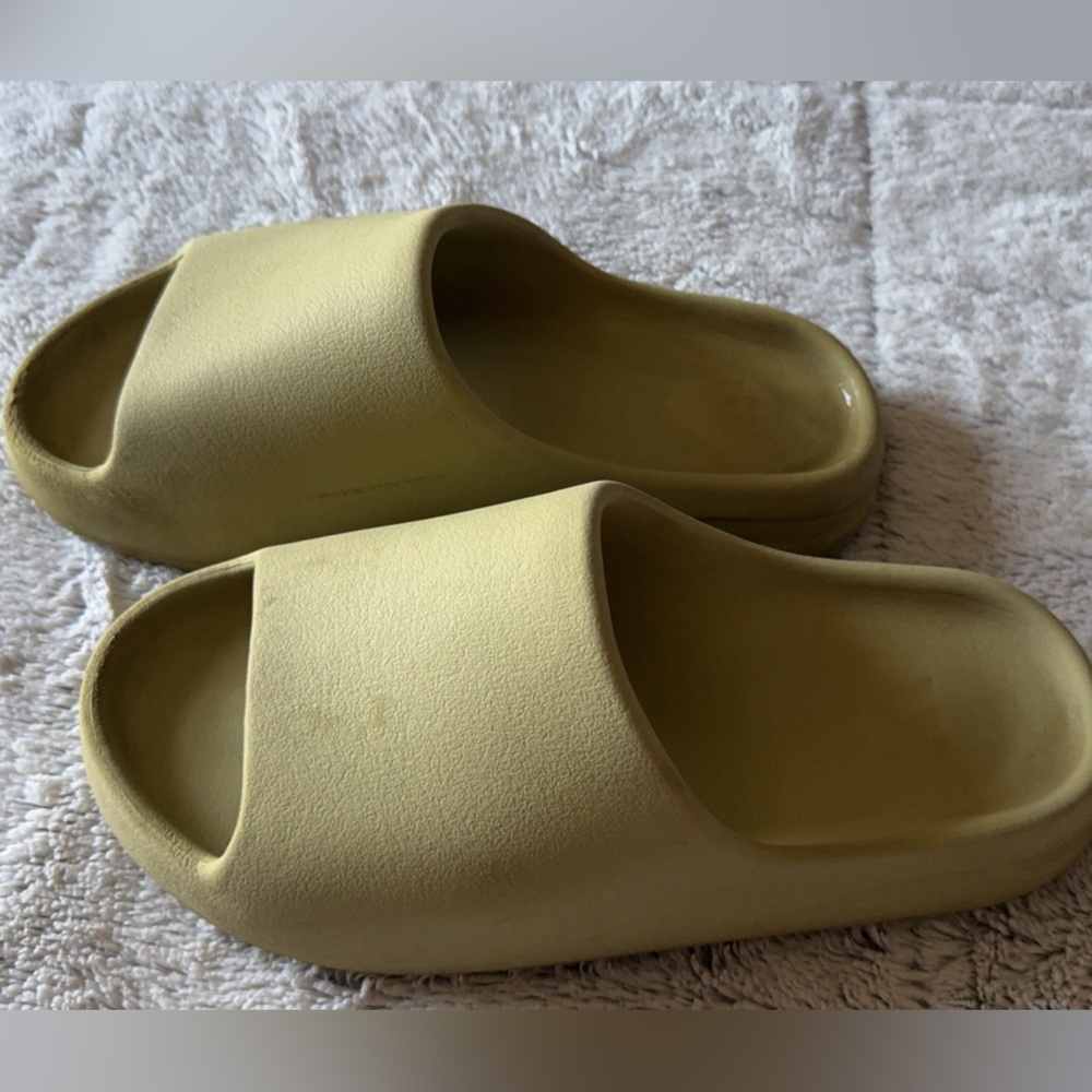Adidas Yeezy Slides